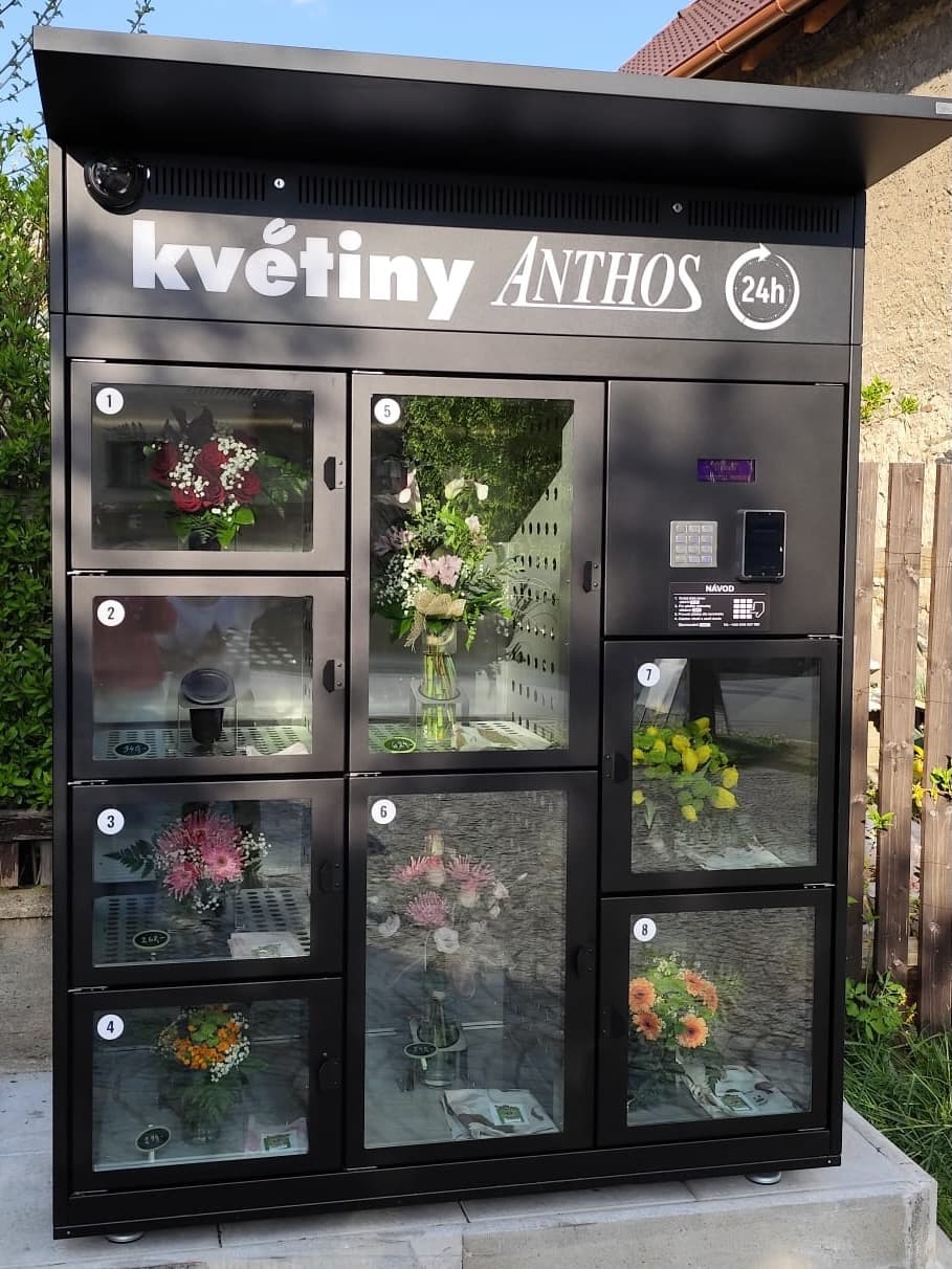Květomat 24/7 – nabídka květin ve vitríně